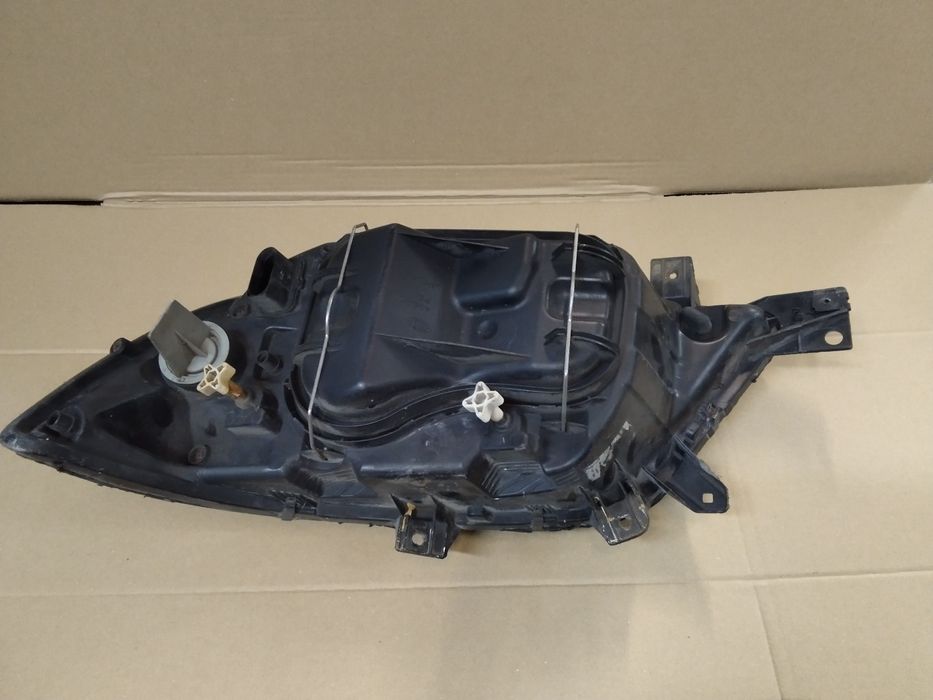 Lampa przednia prawa Mercedes sprinter 903 przód 00-03 hella