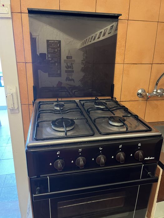 Fogão usado em bom estado marca MEIRELES ( Gás de Botija )