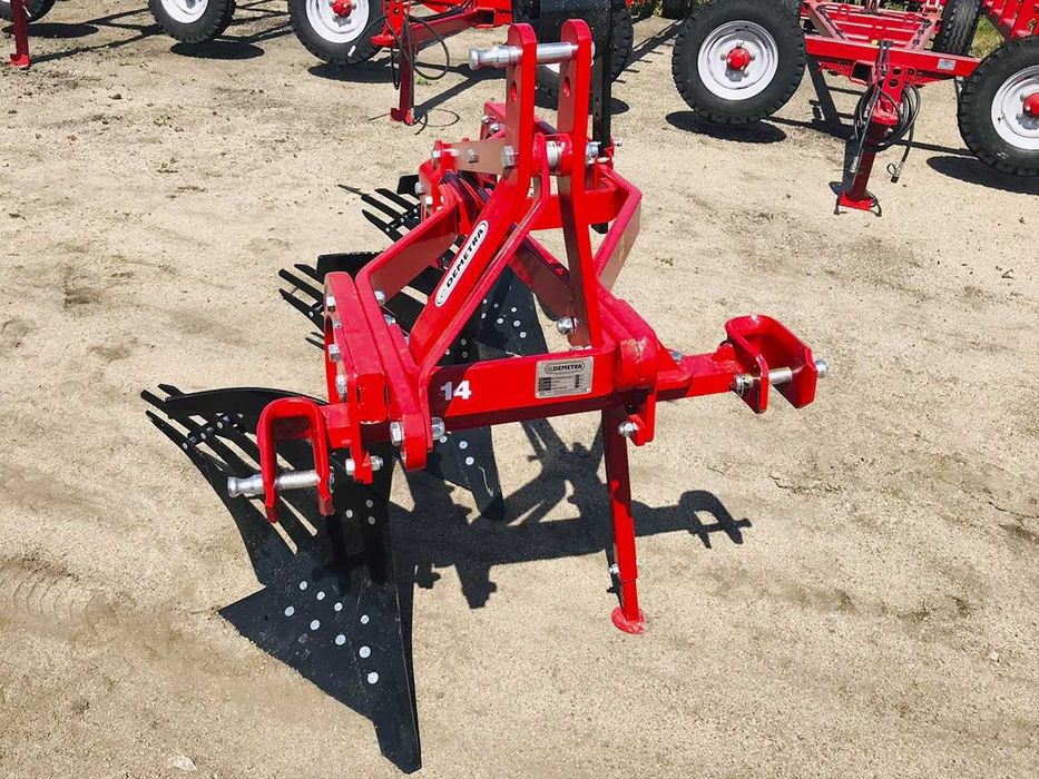 Плуг Ексцентричний 3 корпусний, пір'євий відвал