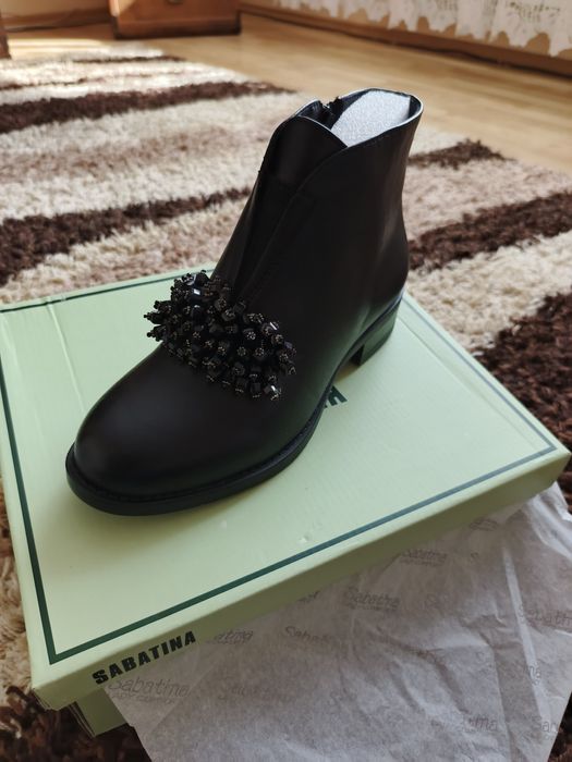 Sprzedam  botki ze śliczną ozdobą