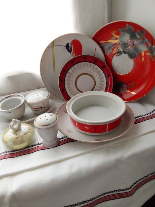 Чашечки,стаканы,остатки посуды