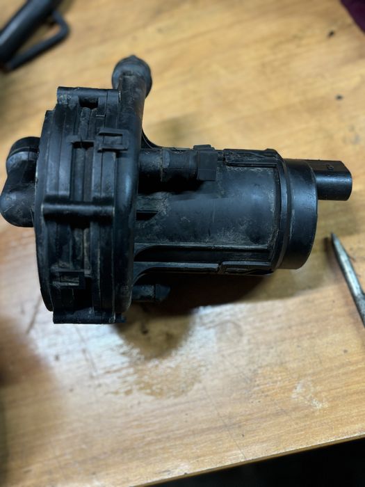 06A959253 Насос дополнительного воздуха гольф 4