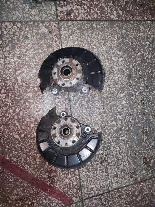 Поворотний кулак Цапфа ступічний підшипник пассат б6 Volkswagen Passat