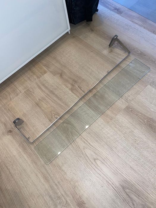 Prateleira de vidro BROGRUND Ikea