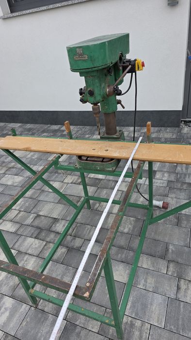 duży stół roboczy pod wiertarkę pionową (bez wiertaki)