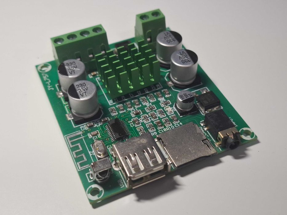 Wzmacniacz stereo JY-L757 2 x 50 W, BT, AUX, TF card, USB, pilot