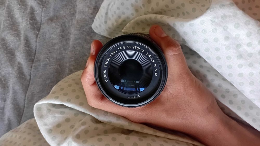 Objetiva Canon EFS 55-250mm F/4.5-5.6 IS II