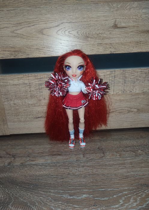 Rainbow High Cheer - Ruby Andrson cheerleaderka czerwona lalka