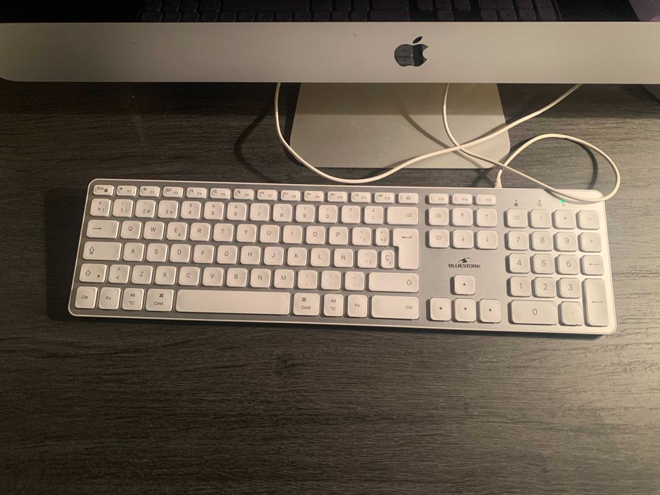 iMac Retina 5K de 27” com  Rato e Teclado