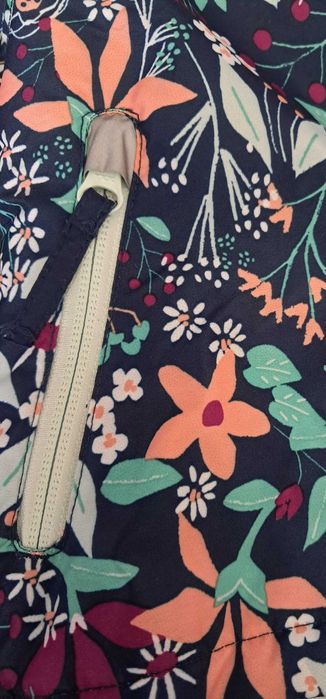 Kurtka zimowa - narciarska granatowo-błękitna z nadrukiem w kwiaty.