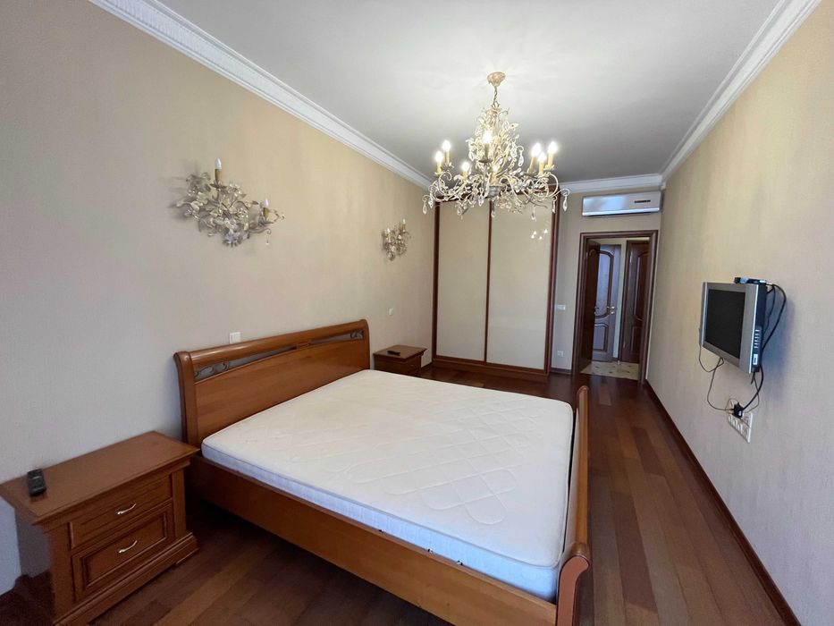 Оренда 3 кімнатної квартири, 135мПечерськ,вул.Коновальця 32! Паркінг!