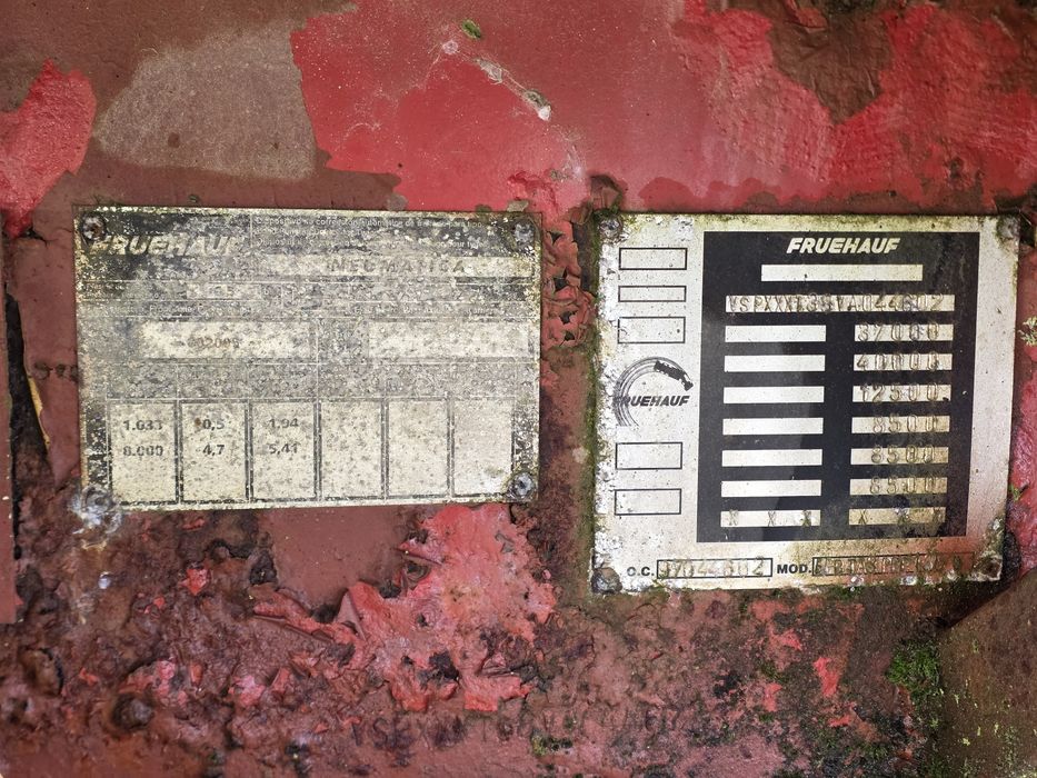 Semi reboque porta contentores estrado