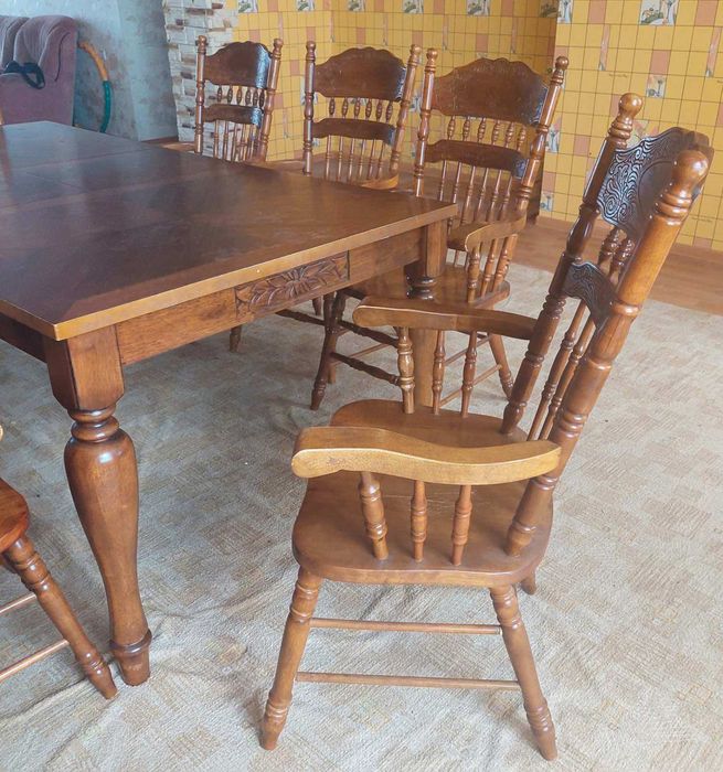 Продам столовий гарнітур