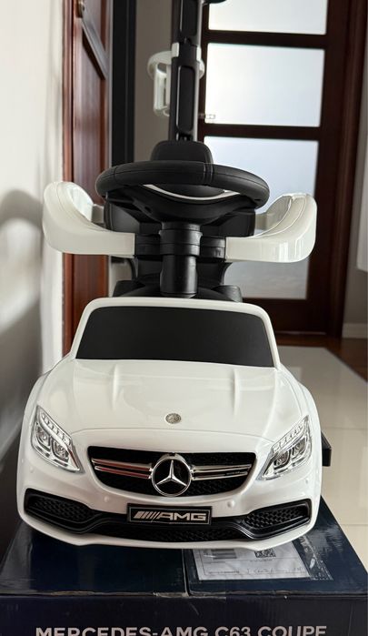 Jeździk Mercedes AMG C63 2w1. Pchacz, muzyka, klakson