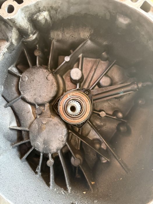 Продам КПП Opel Vivaro , Рено трафик 1.9 дизель 6 ступка