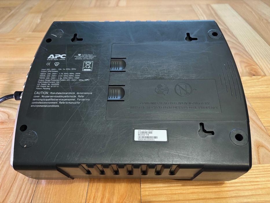 UPS APC Back-UPS ES 550 z kablem sygnałowym (zużyty akumulator)