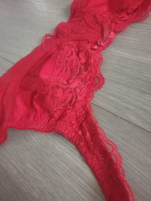 Biustonosz stanik 75B czerwony BPC