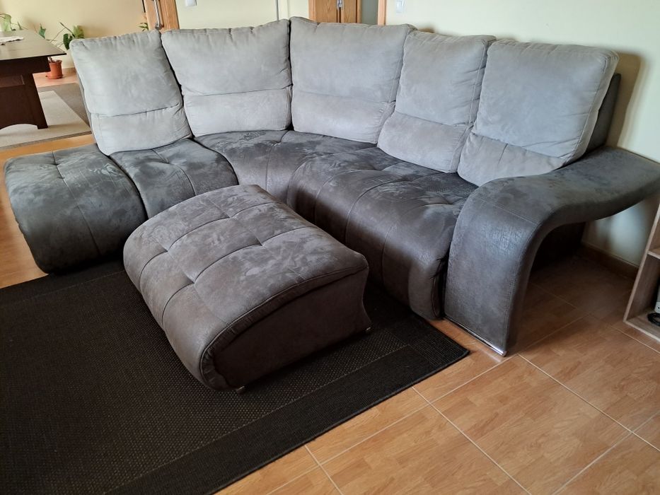 Sofá de canto chaise long com apoio de pés