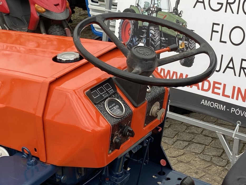 Tractor kubota tração 4 rodas com fresa