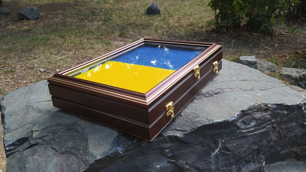 Рамка для медалей, орденів, шевронів на два відділи