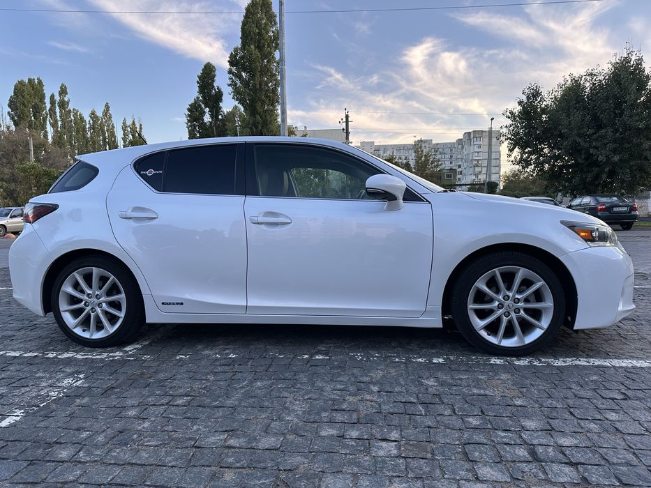 Lexus CT200h #БЕЛЫЙ Lexus