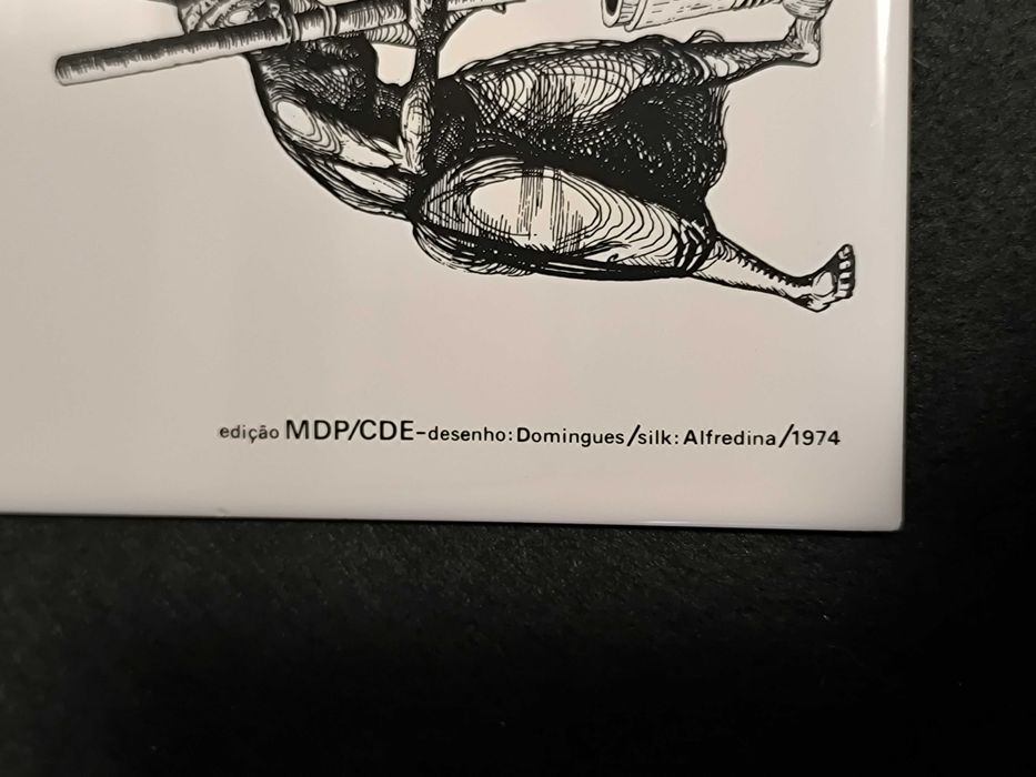 Azulejo edição MDP/CDE com desenho de António Pimentel Domingues, 1974