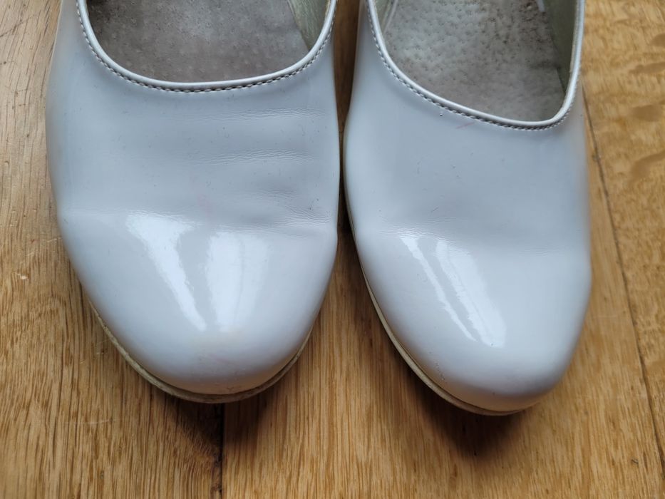 Białe lakierki komunia 39