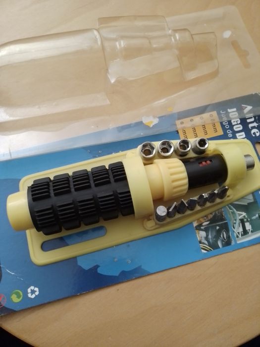 Chave multiusos para parafusos e porcas