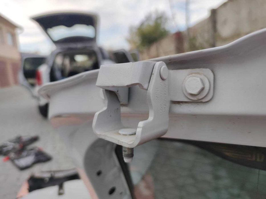 Кріплення (петлі) задньої кришки багажника Mini Countryman R60