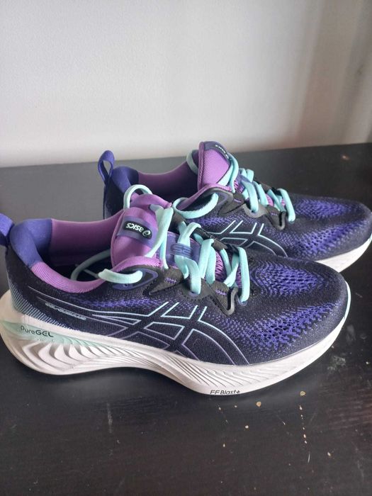 Ténis ASICS (39.5) corrida