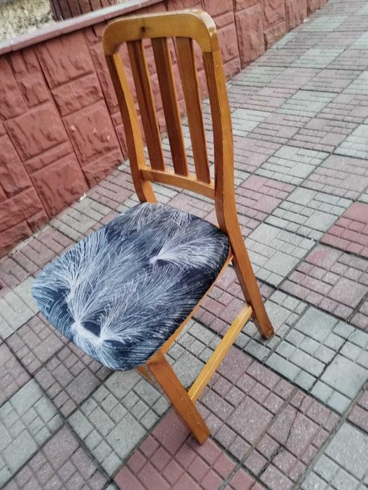 Krzesło drewniane tapicerowane - 4 sztuki