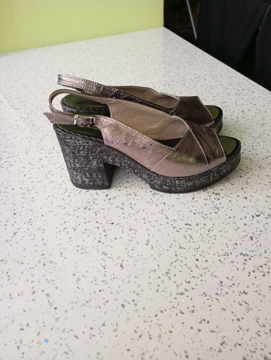 Продам босоножки кожаные б/у в идеальном состоянии