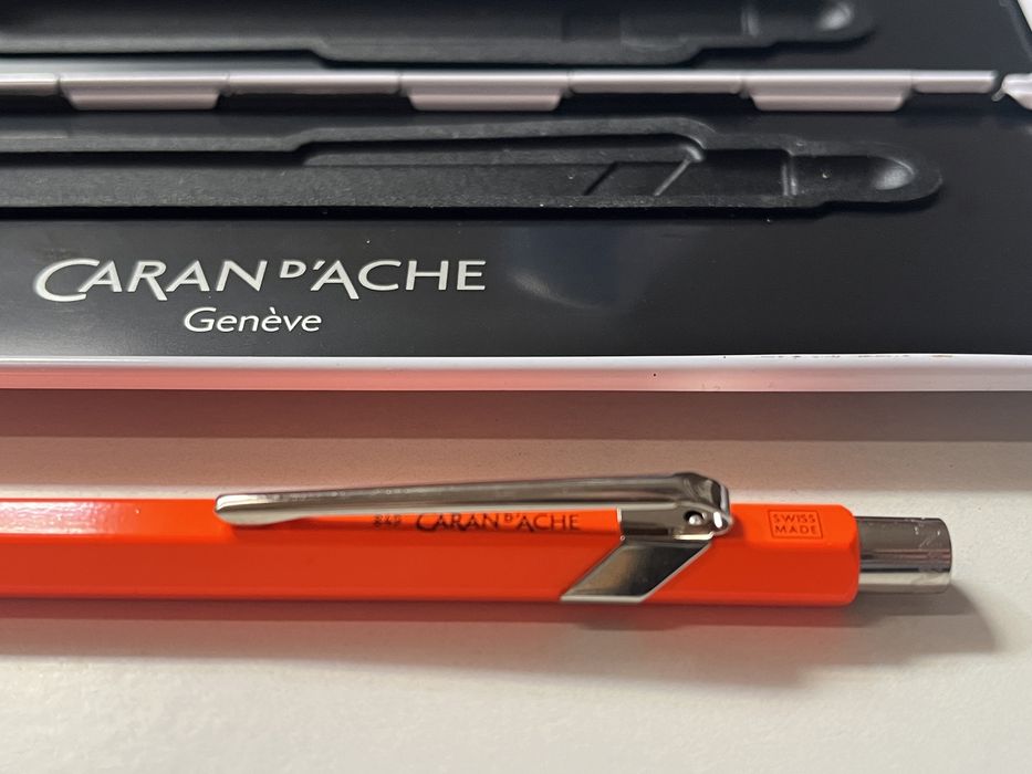 Caneta Caran d’Ache laranja