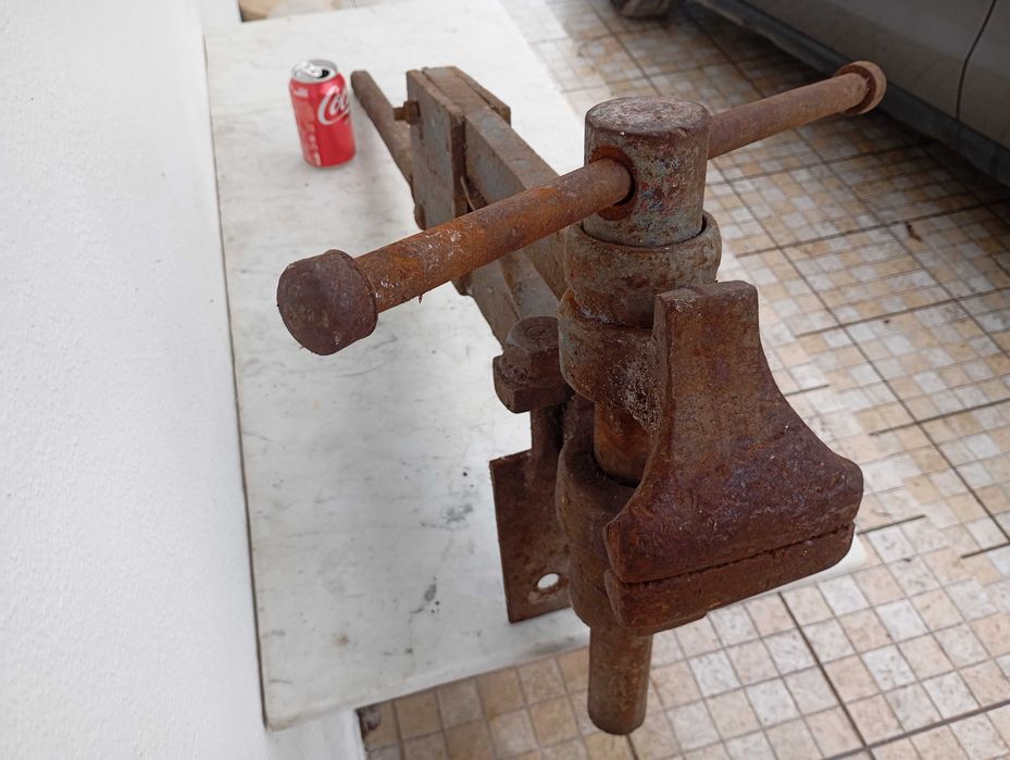 Torno Antigo de Ferreiro com Haste Enorme Raro Ferramenta Funcional