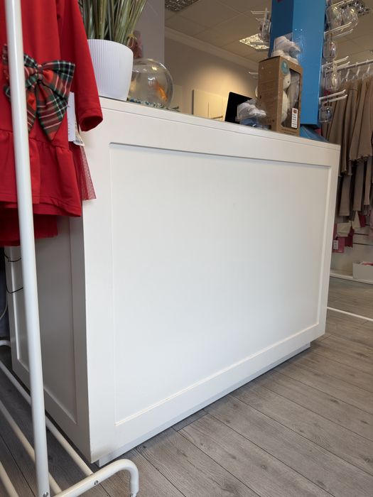 Biale meble do sklepu