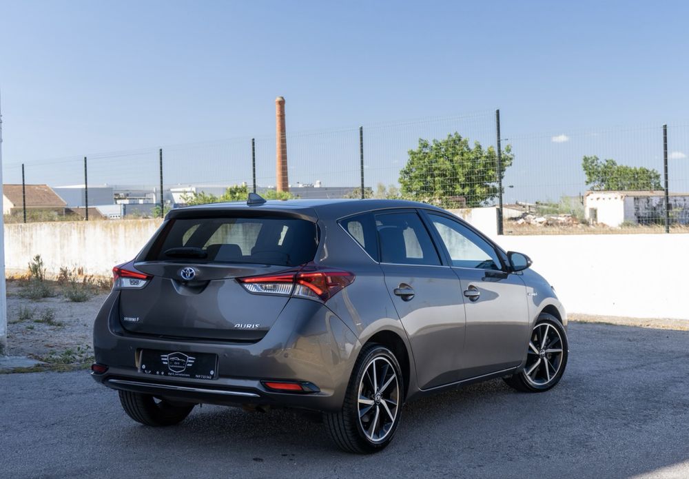 Toyota Auris 1.8 HSD Comfort Plus Sport Plus Nav (financiamento disponível)
