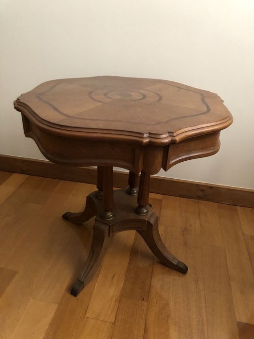 Mesa de apoio em madeira maciça
