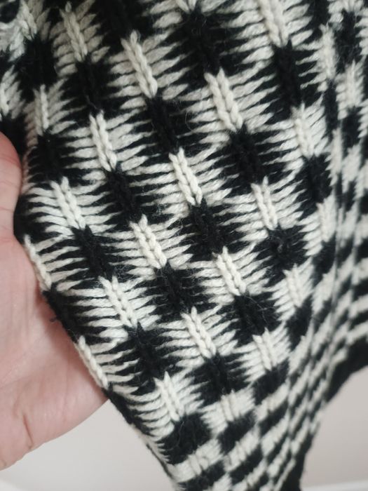 Sweter wełna czarny biały kratka okrągły dekolt klasyczny Reiss 36