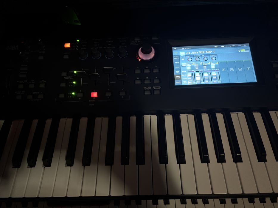 yamaha MODX plus 6