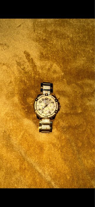 Relogio dourado guess com brilhantes swarovski