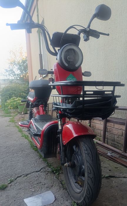 Електроскутер електровелосипед