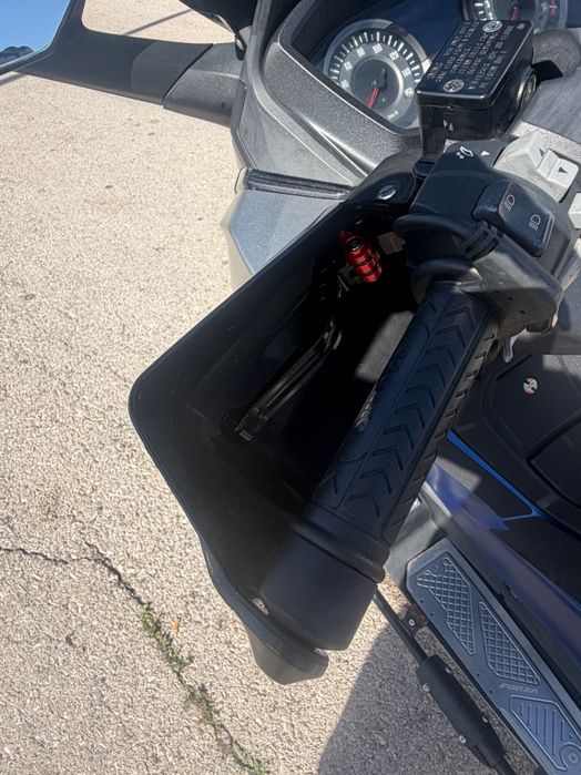 Honda Forza 125cc com vários acessórios extra+top case espaçoso