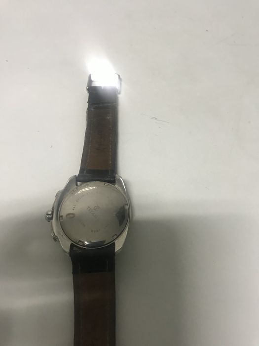 Relógio em bom estado vintage.