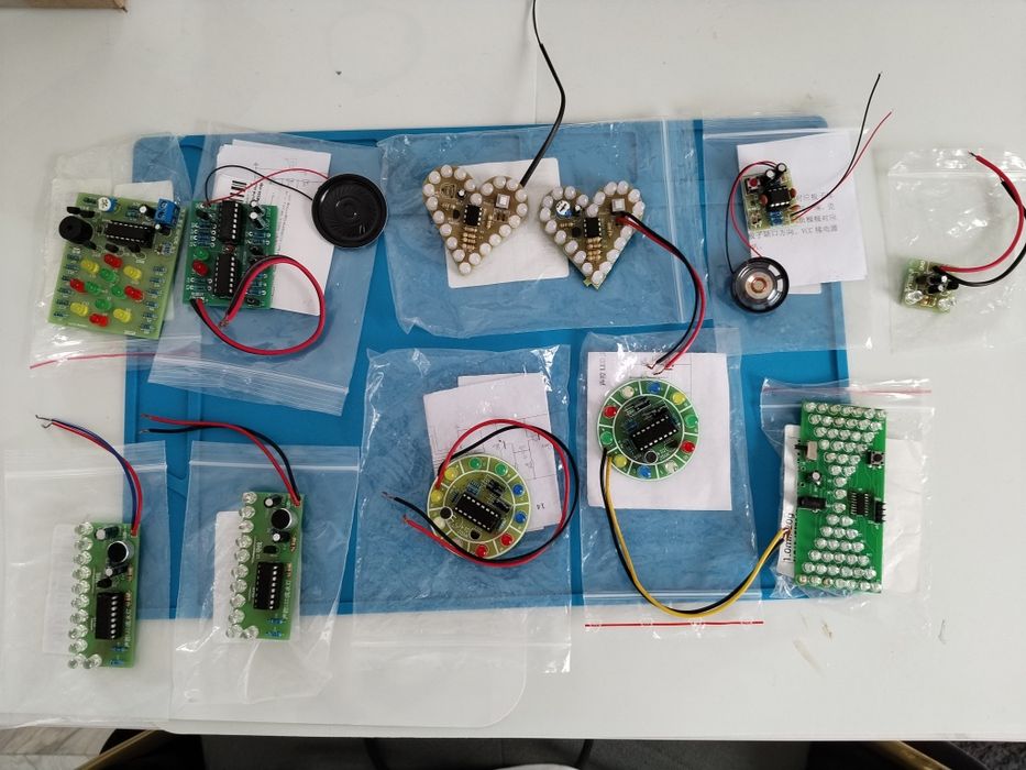 Zestawy elektroniczne diy kit.  Złożone