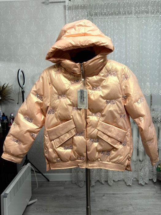 РОЗПРОДАЖ! Нова жіноча куртка