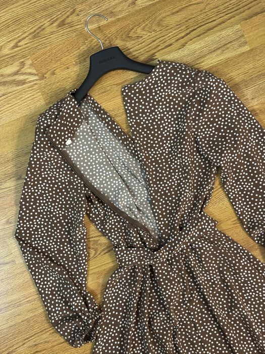 Нежное платье в горох