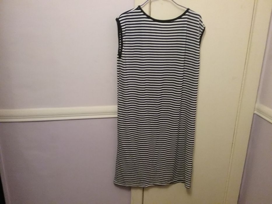 Сукні жіночі б/в і нові.