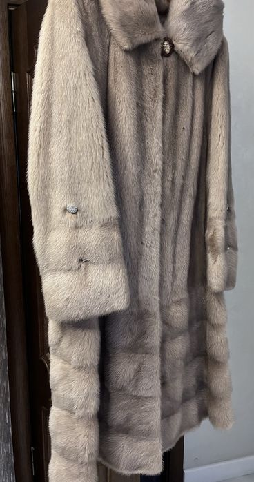 Норкова шуба з капʼюшоном