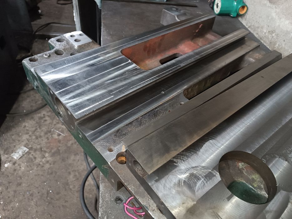 супорт ( каретка) токарного станка  16к25