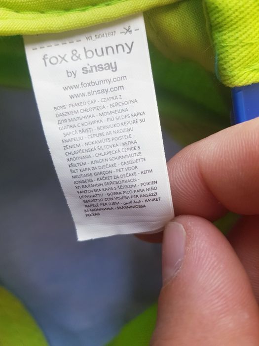 Bawełniana czapka chłopięca z daszkiem marki Sinsay